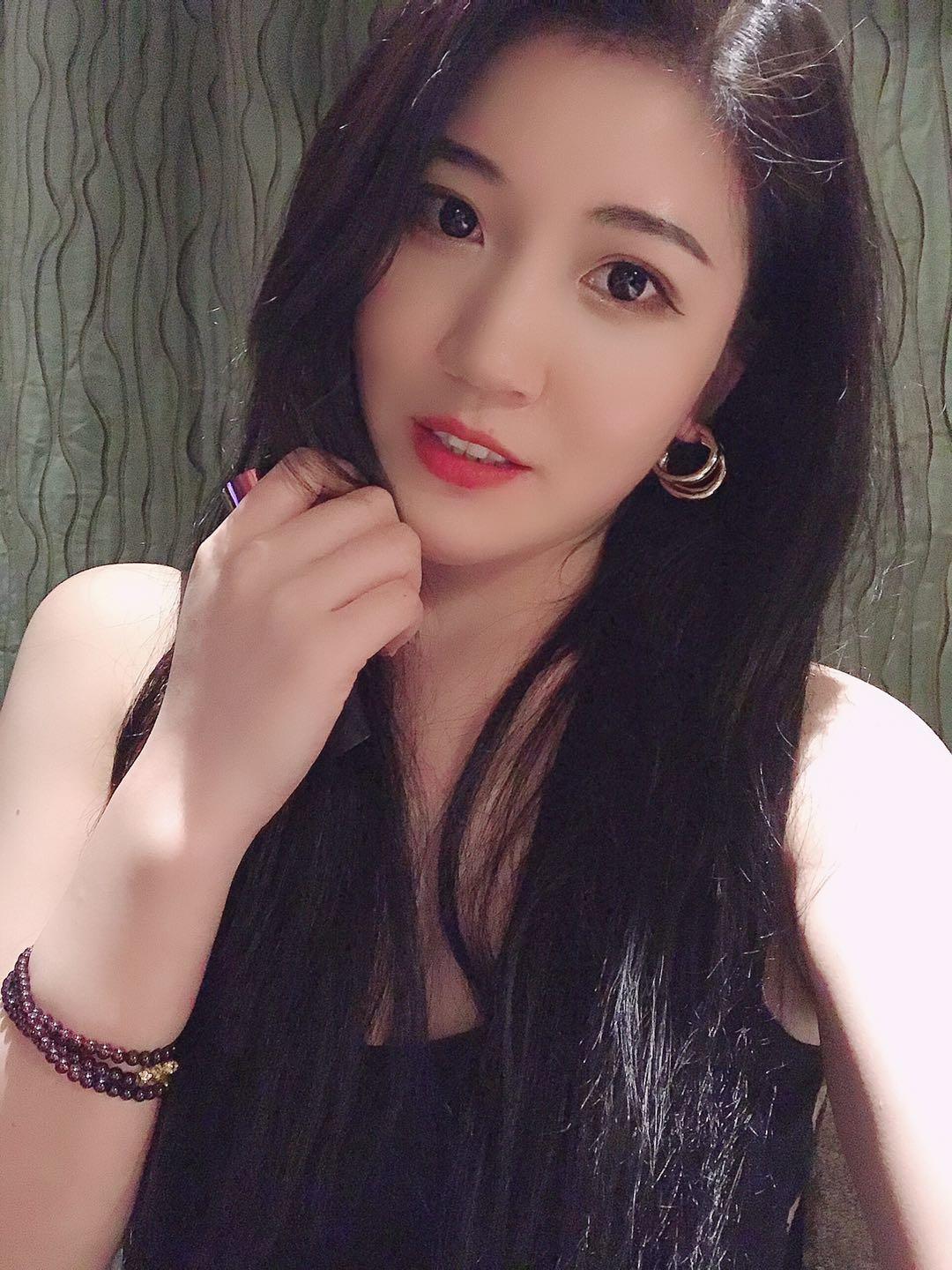 2020.11.6风情万种的妩媚小妞